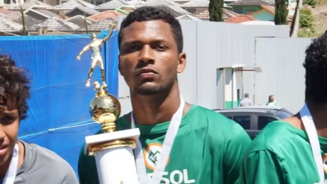 Igor Thiago iniciou sua carreira no Verê Futebol Clube, time do interior do Paraná.