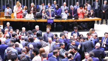 Discussão e votação da PEC 6x1 na Câmara dos Deputados