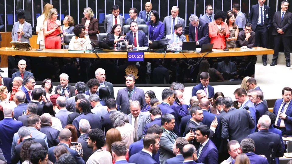 Discussão e votação da PEC 6x1 na Câmara dos Deputados