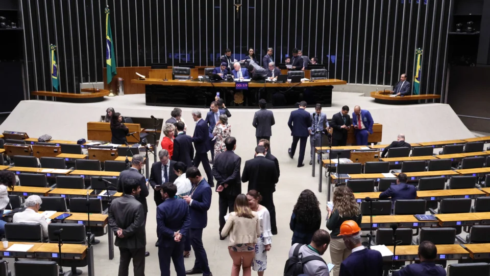 Como votou cada deputado na aprovação da PEC das igrejas