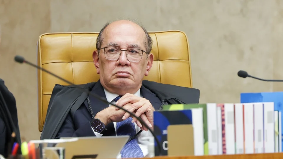 Gilmar pede vista e suspende julgamento sobre Lei da Ficha Limpa