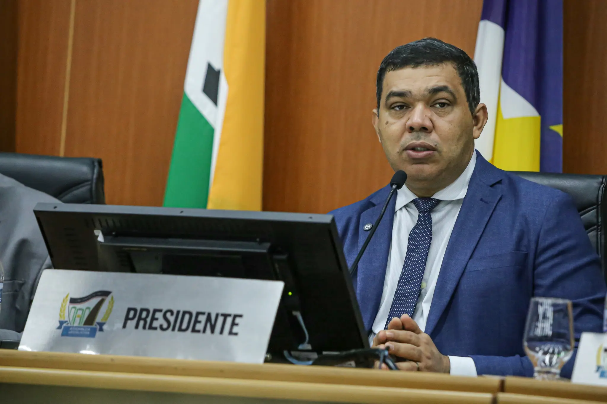 Ex-filiado ao PCdoB, soldado Sampaio ganha de Dino posição privilegiada nas eleições suplementares de Roraima. 