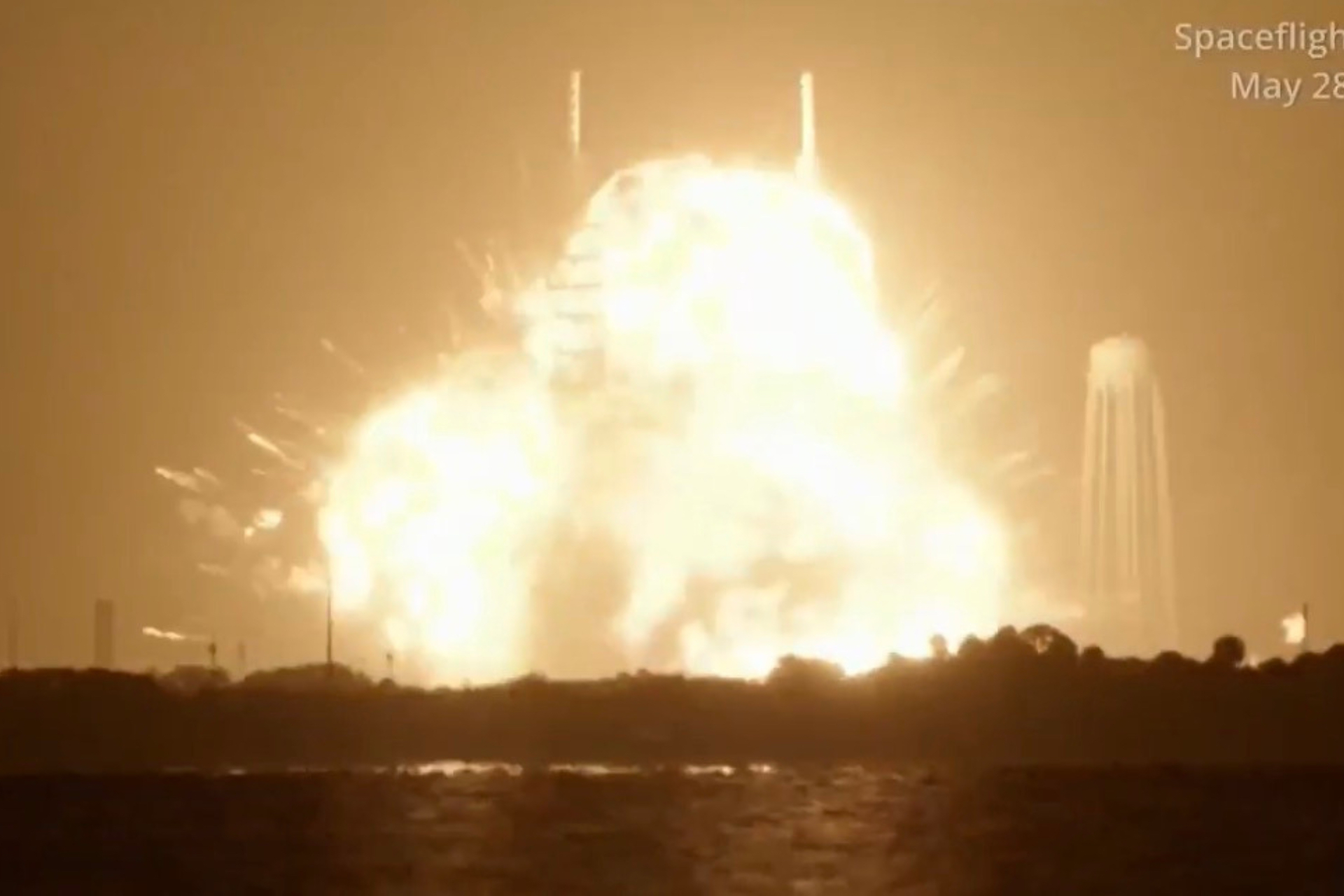 Foguete da Blue Origin, de Jeff Bezos, explode durante teste