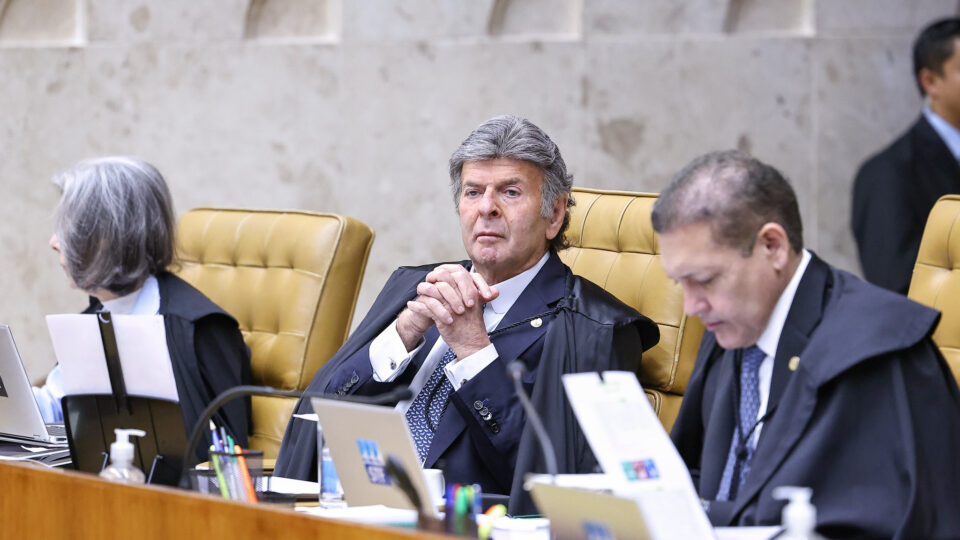 Fux interrompe julgamento do piso nacional da enfermagem