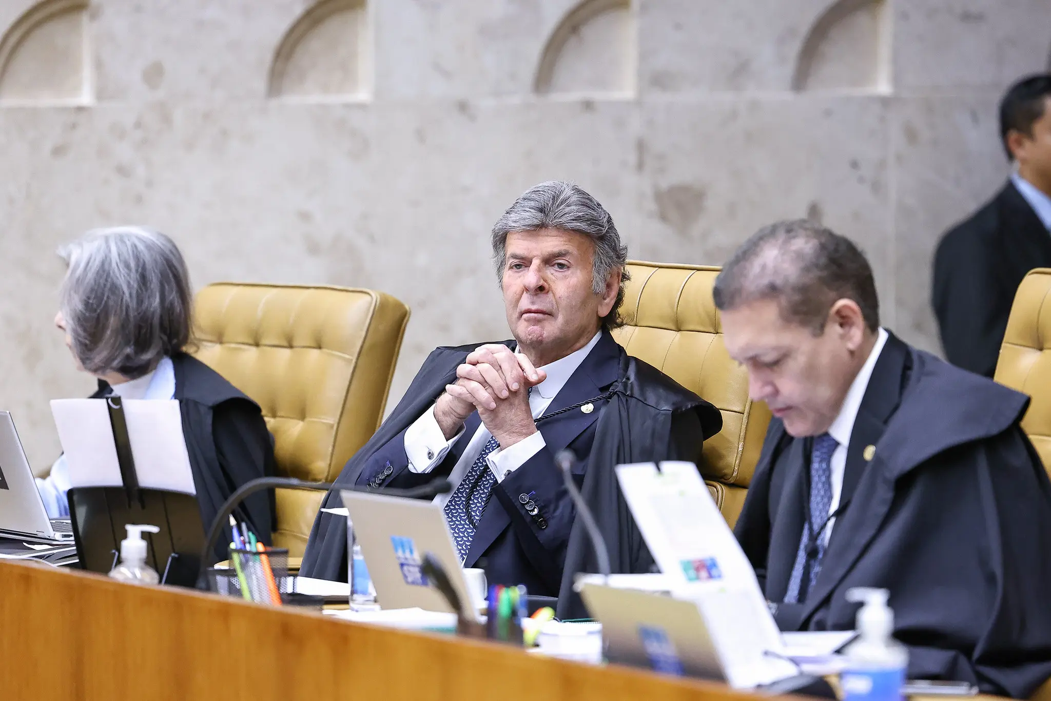 Ministro pode manter processo parado por até 90 dias. Julgamento caminha para privilegiar negociações.