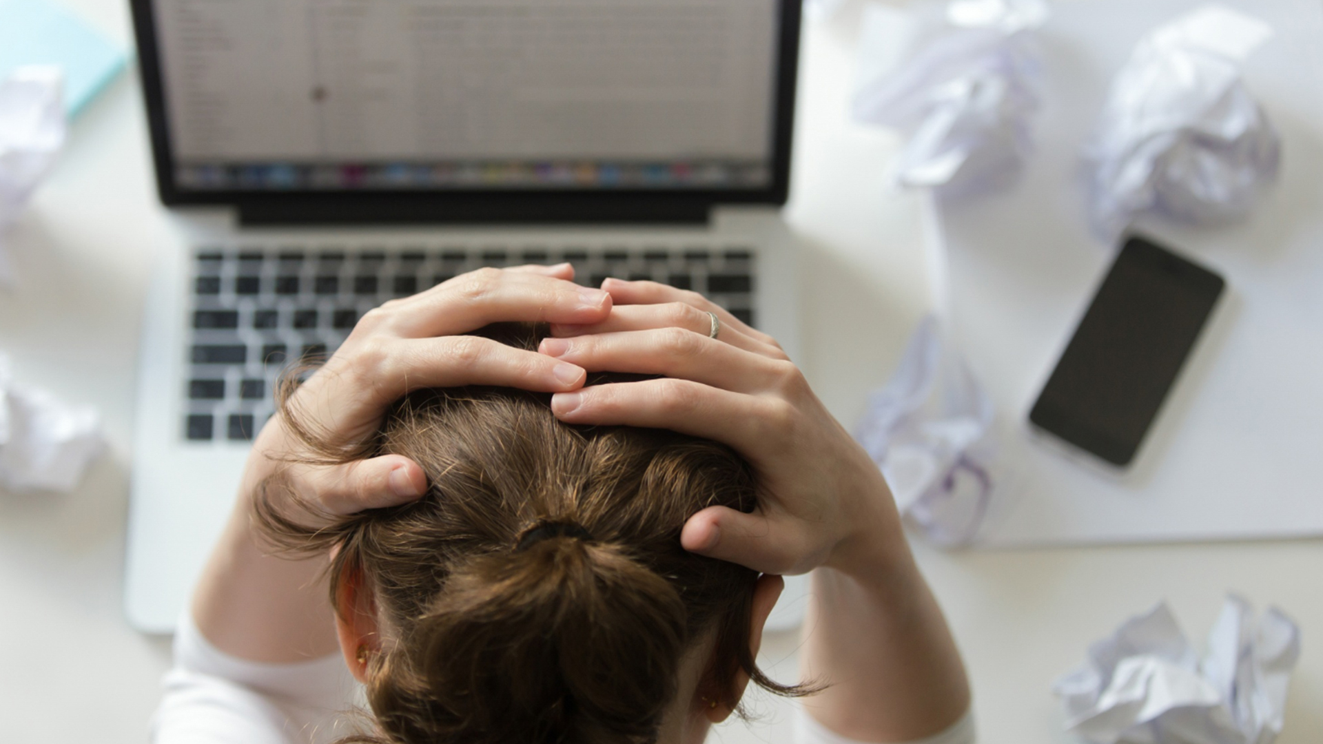 A cultura do ‘always-on’ criou um cenário de fadiga cognitiva e esgotamento mental que já impacta diretamente a produtividade e a capacidade de tomada de decisão