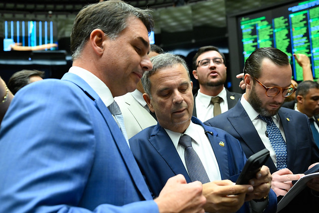 Oposição articula ofensiva no Senado para frear PEC do fim da escala 6×1