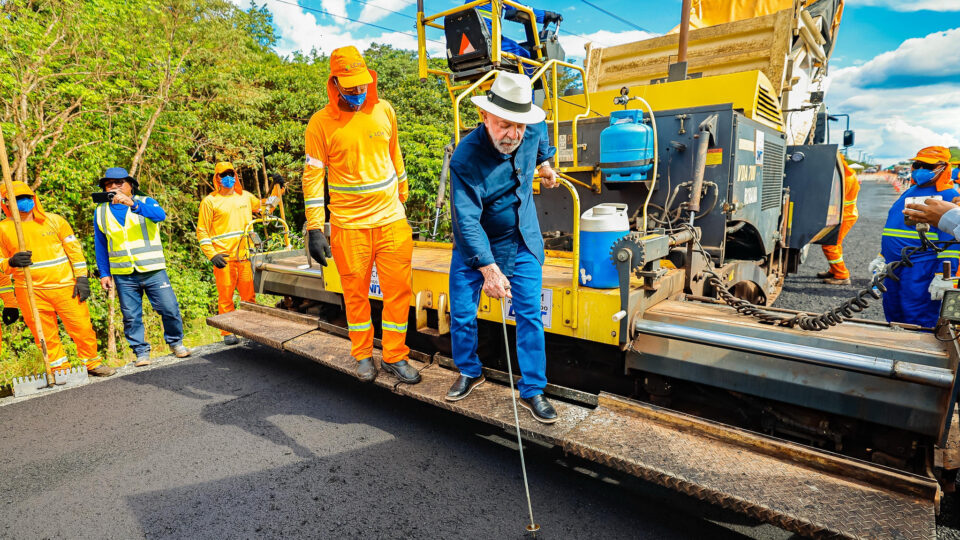 Por que Lula decidiu destravar as obras da Ferrogrão e da BR-319?