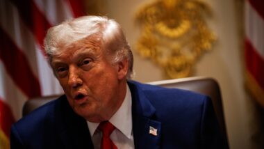 O presidente dos Estados Unidos, Donald Trump, em reunião de gabinete na Casa Branca em 27 de maio Imagem referente a matéria