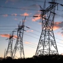 Conta de luz pode subir R$ 985 bilhões até 2050 por medidas do governo Lula, aponta estudo. Imagem referente a matéria