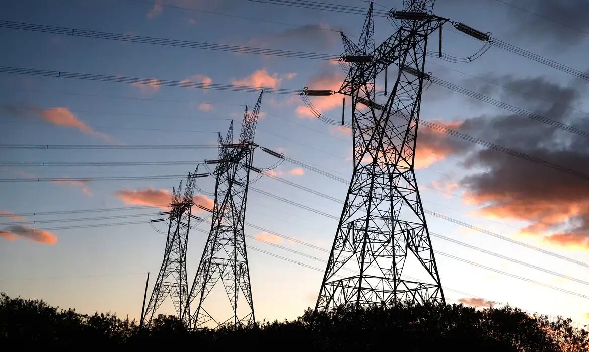 Contas de luz podem subir R$ 985 bilhões até 2050