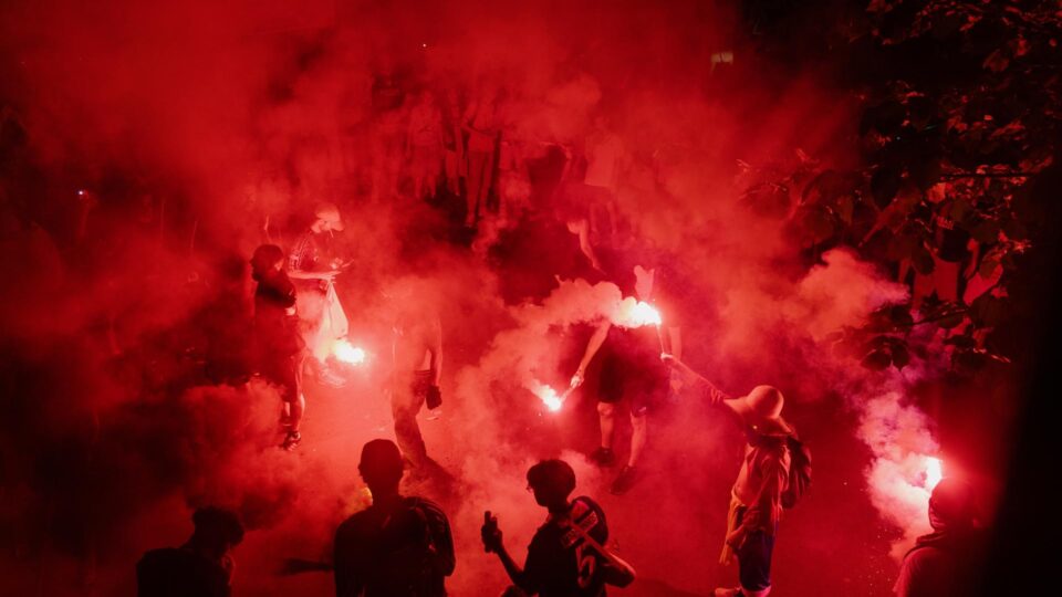 Tumultos na França após título do PSG deixam mais de 200 feridos e direita nacionalista pede leis mais duras