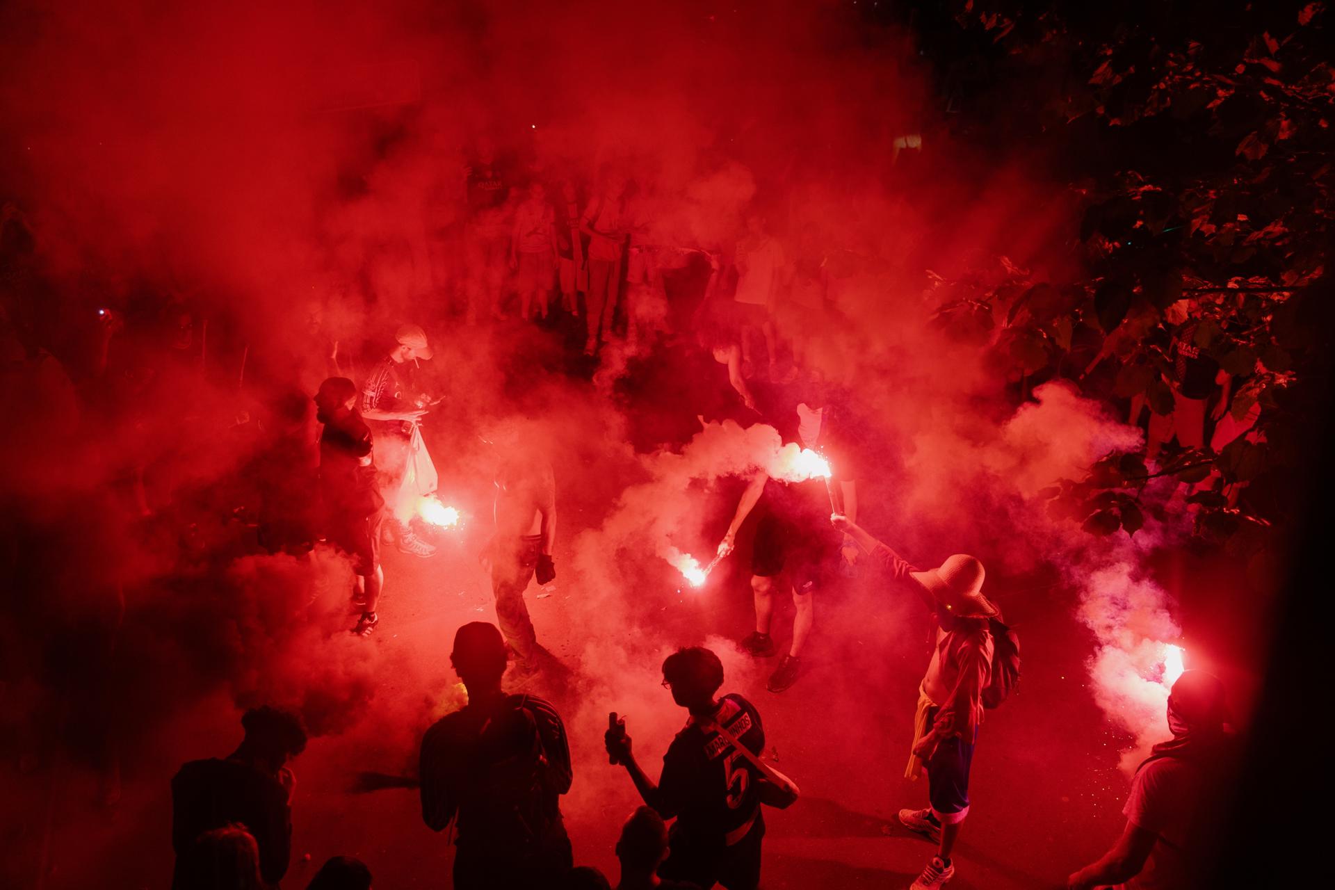 França tem tumultos após título do PSG; direita pede leis duras