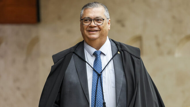 Dino desiste de viagem ao “Gilmarpalooza” após sofrer acidente doméstico