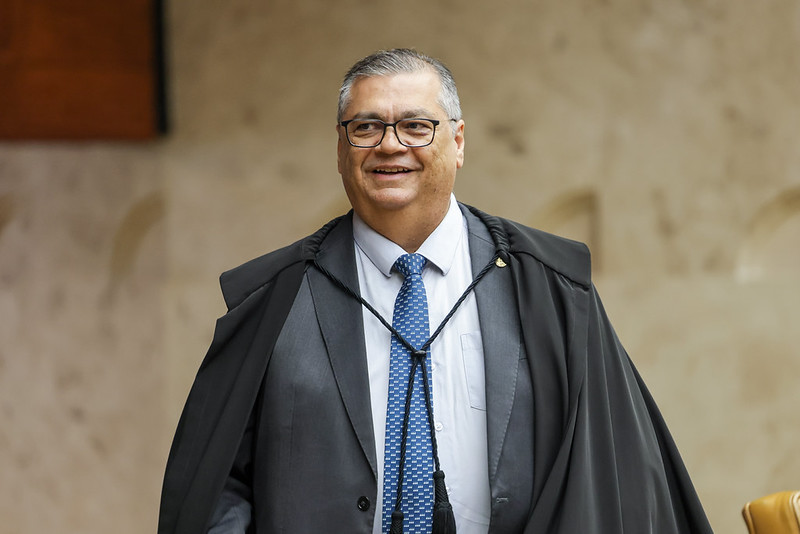 Dino desiste de viagem ao “Gilmarpalooza” após sofrer acidente doméstico