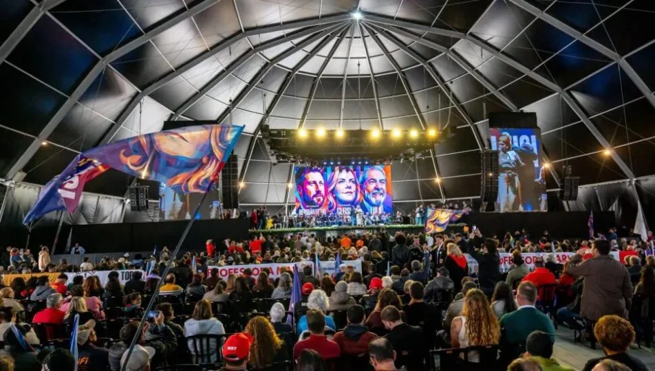 Gleisi Hoffmann fez críticas a Sergio Moro durante evento que marcou o lançamento da pré-candidatura de Requião Filho ao governo do Paraná.