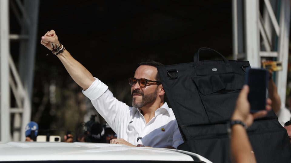 Eleição apertada na Colômbia vai ao segundo turno, com Espriella na liderança