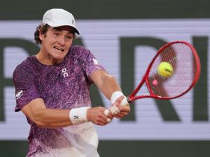 Fonseca vence mais uma vez em Roland Garros e brilha em Paris