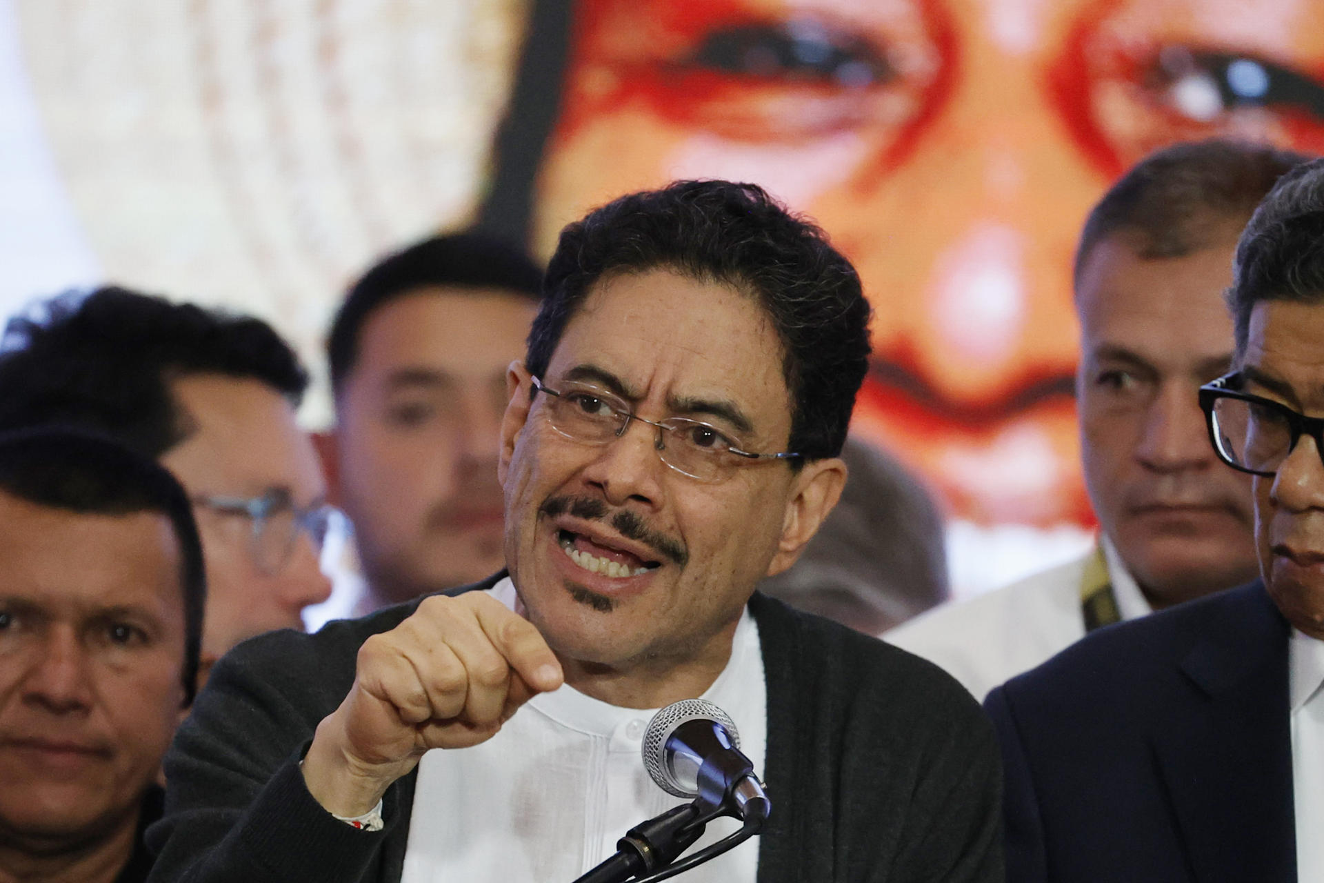 Candidato de Petro questiona resultados do primeiro turno; Espriella pede respeito à vontade popular