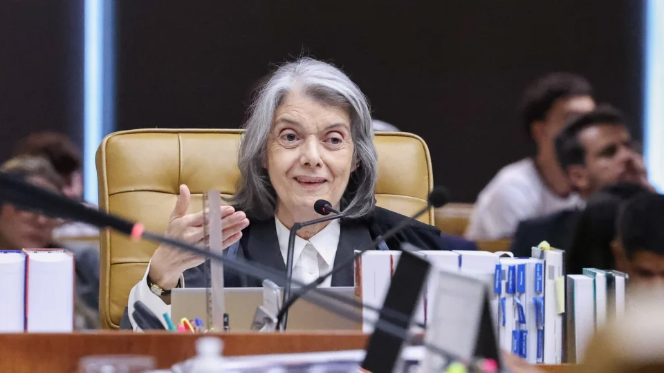 Ministra vetou obrigatoriedade, entendendo que trecho do regimento interno deve ser lido como opção.