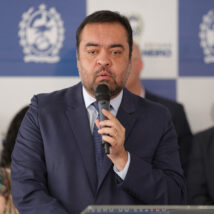 Dino suspendeu julgamento por conta de acórdão considerado obscuro. Recurso de Castro levará a reexame. Imagem referente a matéria