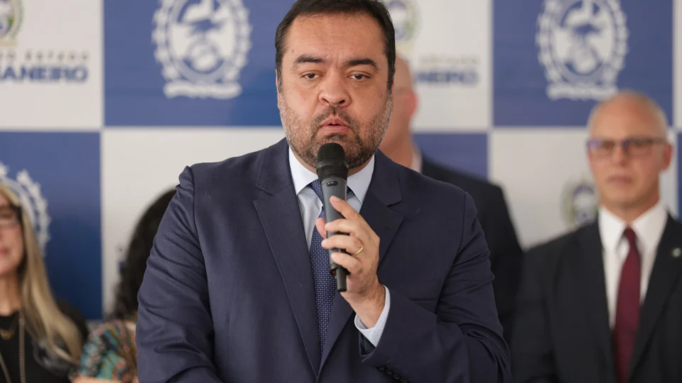 Dino suspendeu julgamento por conta de acórdão considerado obscuro. Recurso de Castro levará a reexame.