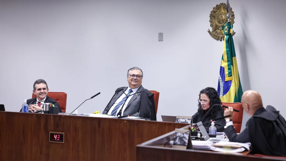 Liminar de Flávio Dino recebeu votos favoráveis de Cármen Lúcia e Alexandre de Moraes.