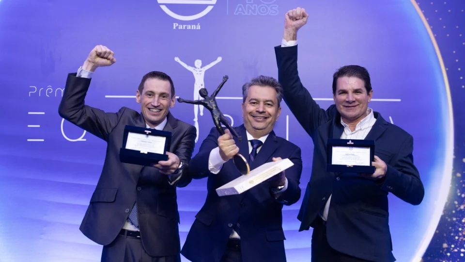 Vencedores e homenageados do Prêmio Equilibrista durante edição comemorativa promovida pelo IBEF-PR. A premiação reconhece executivos que se destacam pela excelência na gestão financeira e pela contribuição ao desenvolvimento das empresas e da economia paranaense.