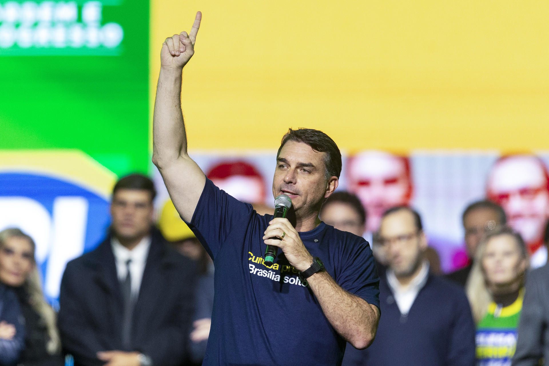 Флавио цитирует "преследование" после операции против продюсерской компании фильма