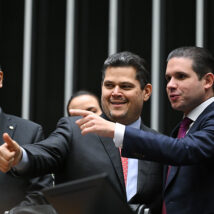 Presidentes do Senado e da Câmara, Davi Alcolumbre e Hugo Motta, aceleram pauta popular. Imagem referente a matéria
