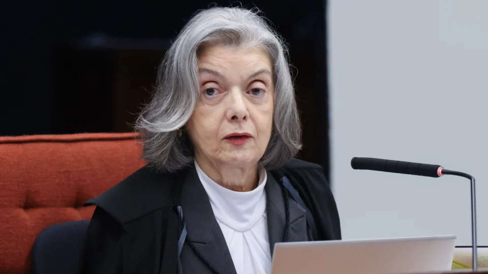 Cármen Lúcia cobra integridade de juízes em evento anti-Gilmarpalooza