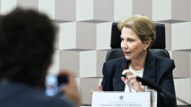 Em nota, a senadora disse que se conversou pela primeira vez sobre a possibilidade durante reunião com Flávio na quarta-feira (29)