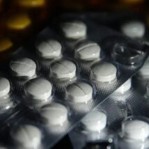 33 mil relatos: pacientes crônicos racionam ou param tratamento por falta de remédio do SUS Levantamento aponta atrasos prolongados na entrega de medicamentos do SUS.