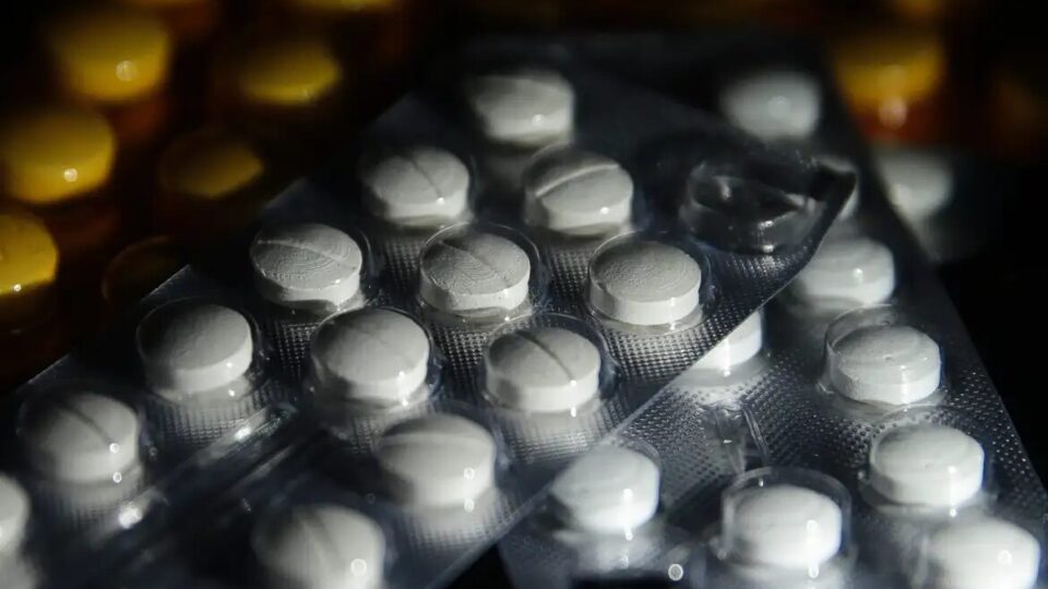 33 mil relatos: pacientes crônicos racionam ou param tratamento por falta de remédio do SUS