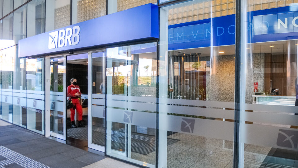 Celina Leão pede autorização à Câmara do DF para empréstimo em socorro ao BRB