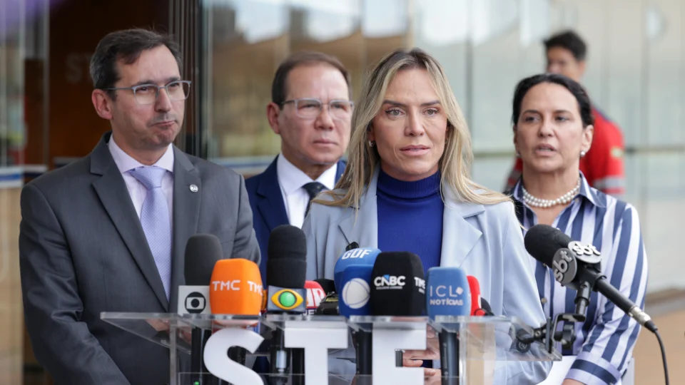 Governadora e atual presidente do BRB participaram de audiência de conciliação com a advocacia-geral da União no Supremo. 