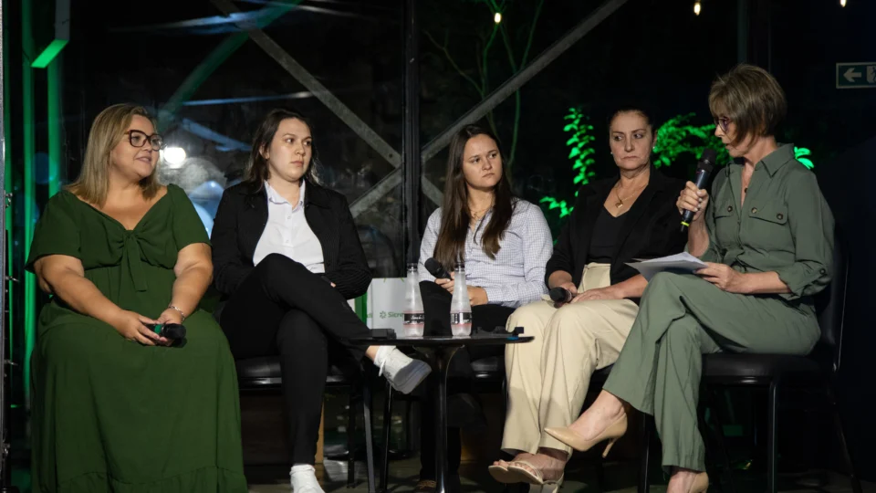 Sônia Aparecida Comim Volkweis, Vanessa Kelen Francisco Dias, Aline Rodrigues Weber e Iohana Renata Preiss são algumas das personagens da publicação