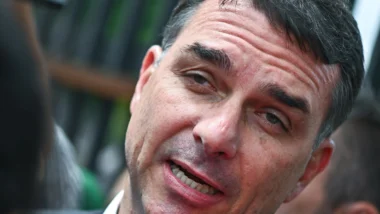 Deputado aciona STF contra Flávio Bolsonaro por suposta articulação do novo tarifaço
