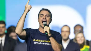 Flávio Bolsonaro palanques do Paraná