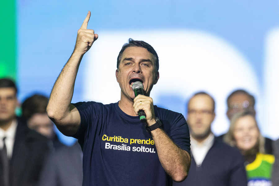 Flávio busca fortalecer palanques estaduais e acirra embate com Lula
