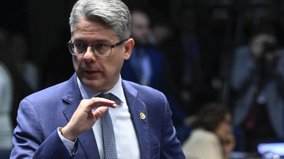 Senado pede rejeição de ação da família de Moraes contra Alessandro Vieira