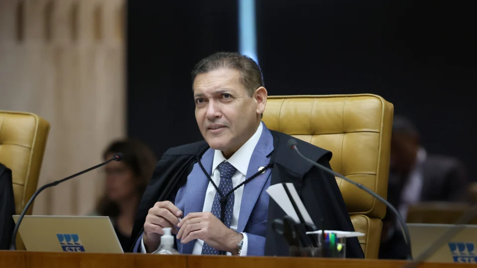 Atual presidente do TSE foi sorteado para decidir, no STF, se ex-primeira-dama sofreu calúnia, injúria e difamação contra deputado de esquerda.