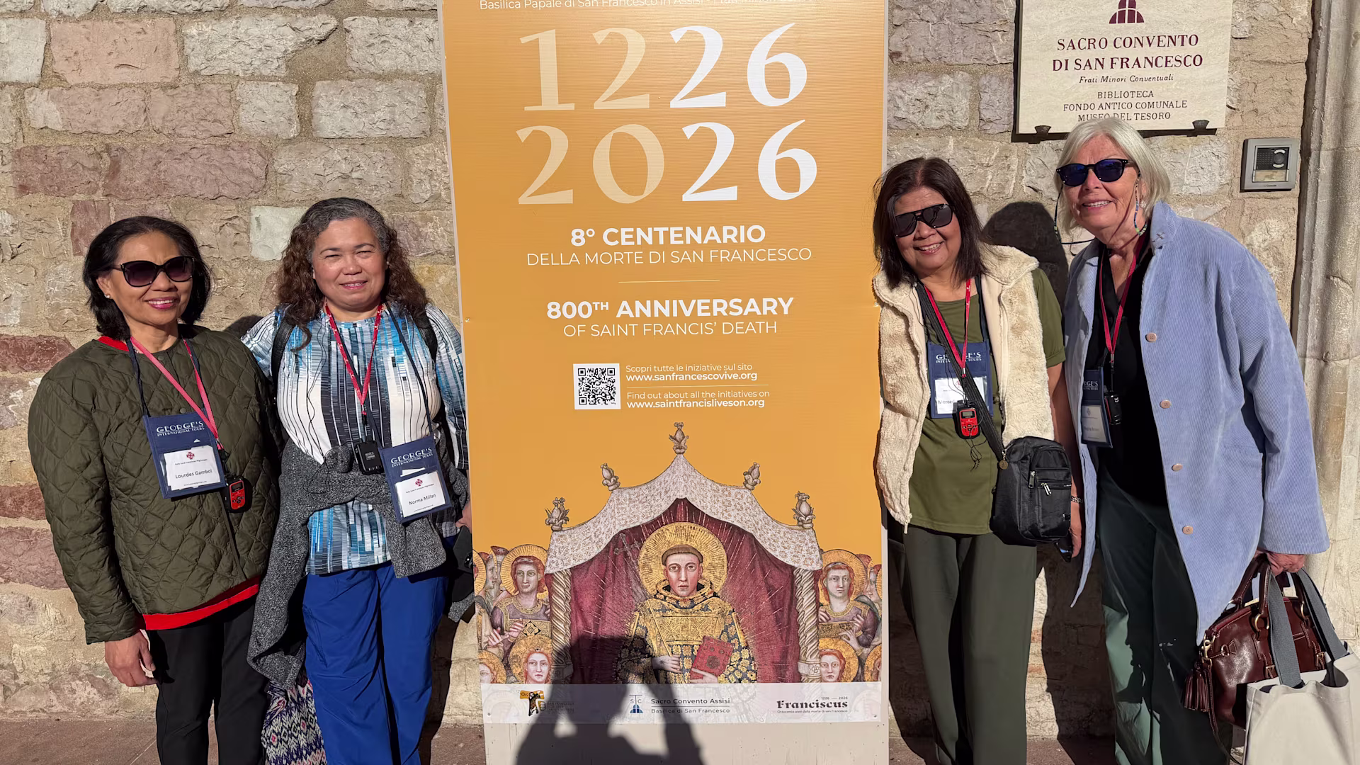 Quem é atraído pela exibição inédita de relíquias de São Francisco em Roma?
