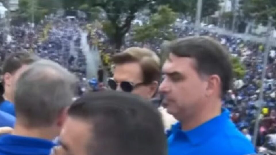 Flávio Bolsonaro diz que “mundo do mal” será varrido do governo neste ano