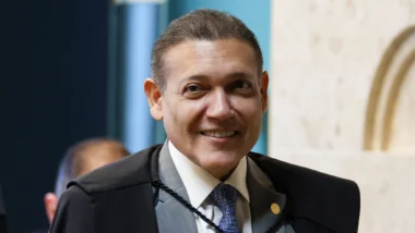 Fachin nega pedido da oposição para impedir Nunes Marques de decidir sobre CPI do Master