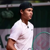 Guto Miguel se torna primeiro brasileiro a conquistar chave juvenil de Roland Garros Imagem referente a matéria
