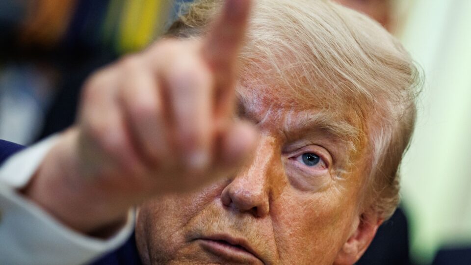 Trump abandona entrevista após jornalista pedir provas de fraude eleitoral