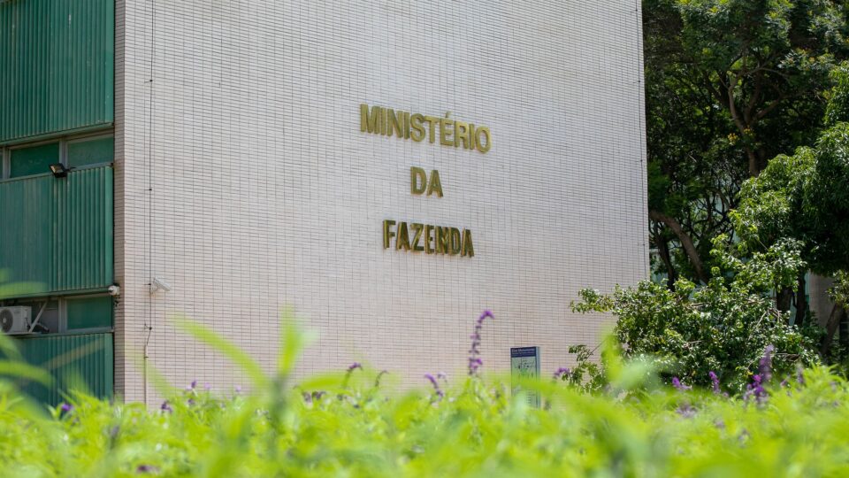 Governo Lula coloca sigilo de 100 anos em documentos sobre l
