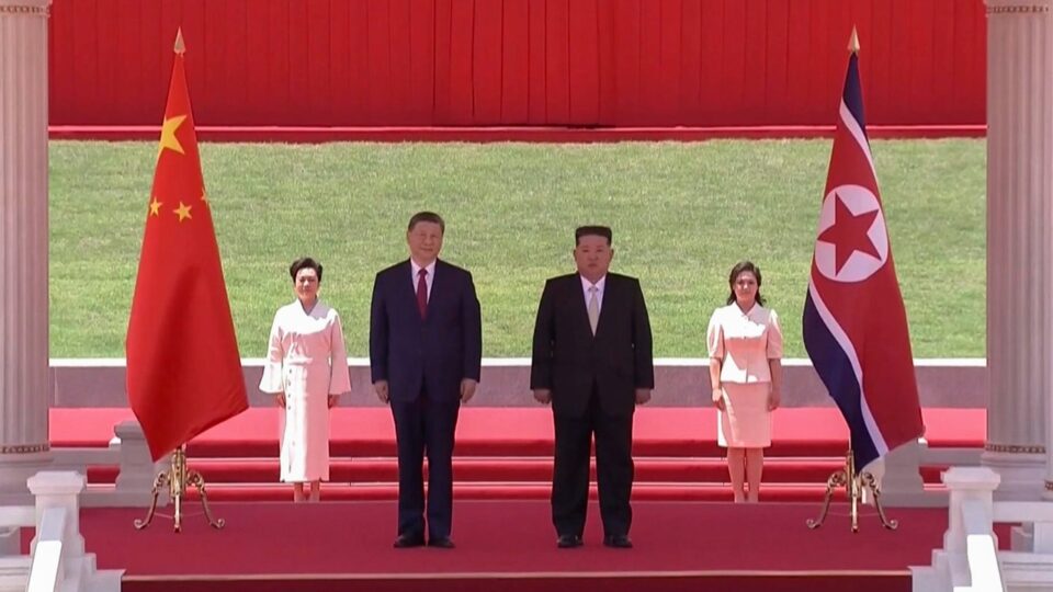 Em visita à Coreia do Norte, Xi Jinping reforça aliança com Kim na “causa socialista”