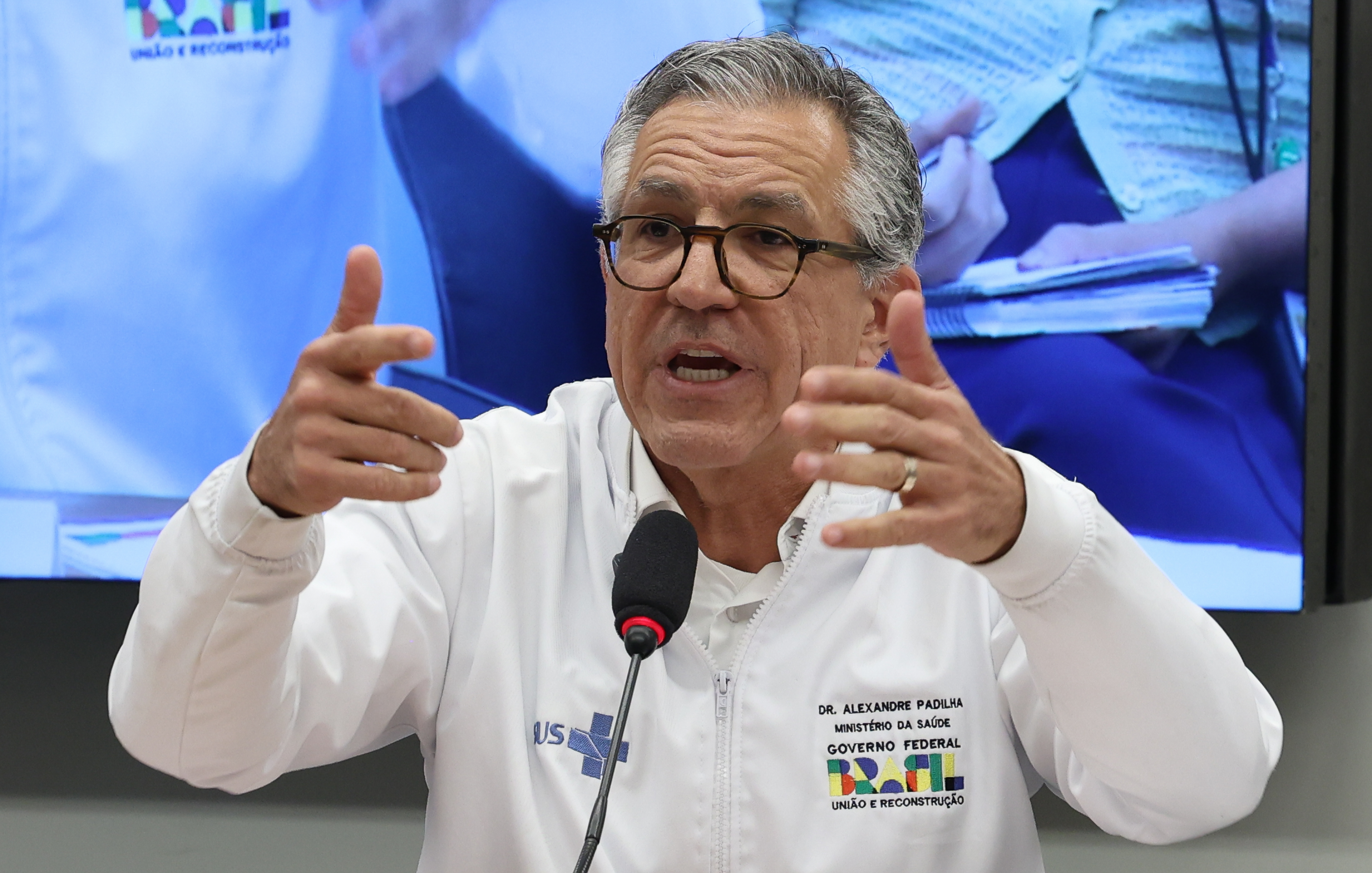 Vacinação contra dengue com imunizante do Butantan é suspensa após 2 mortes